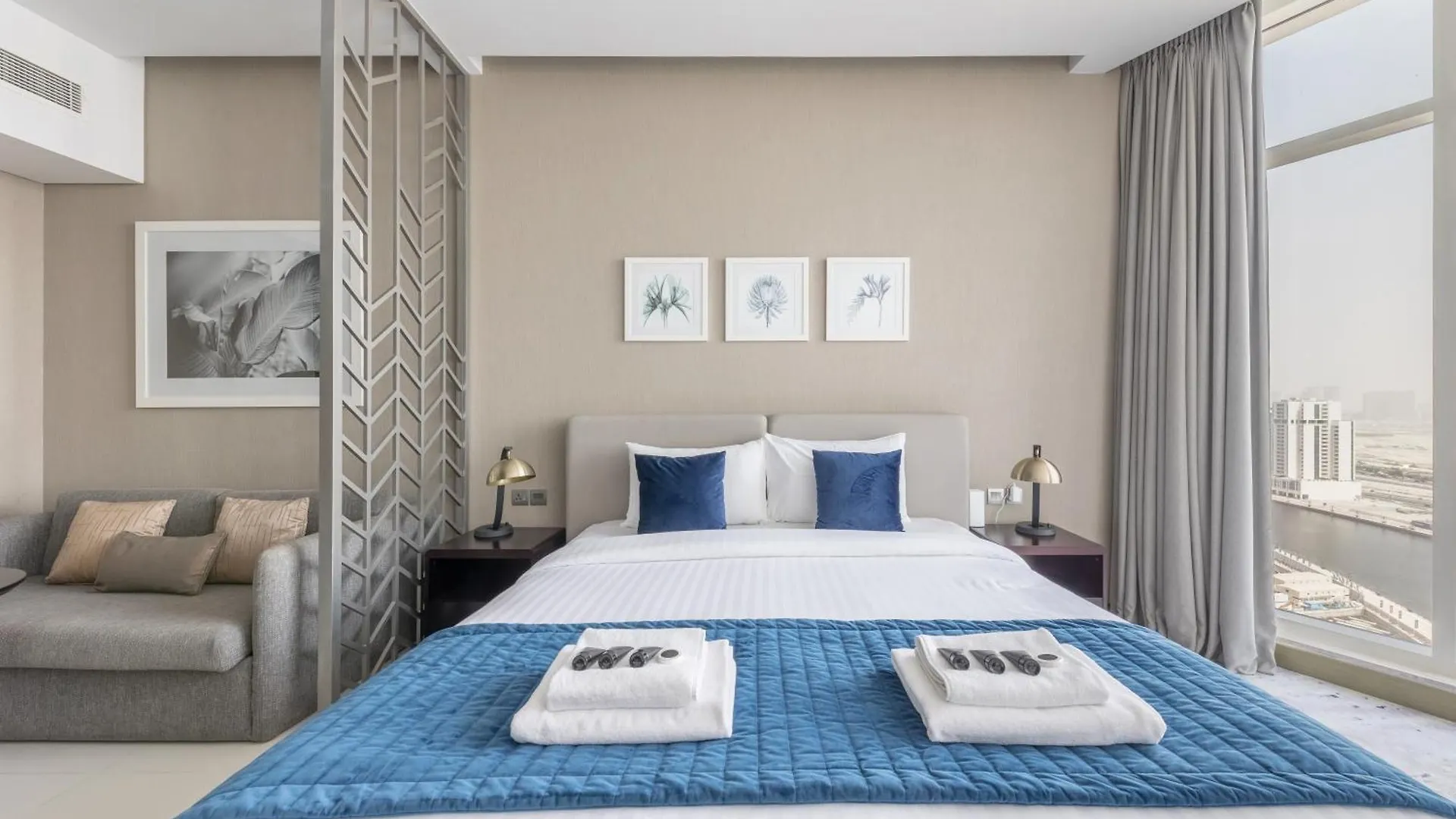 Stunning Canal Viewbusiness Bay High Floorstudio Dubai United Arab Emirates