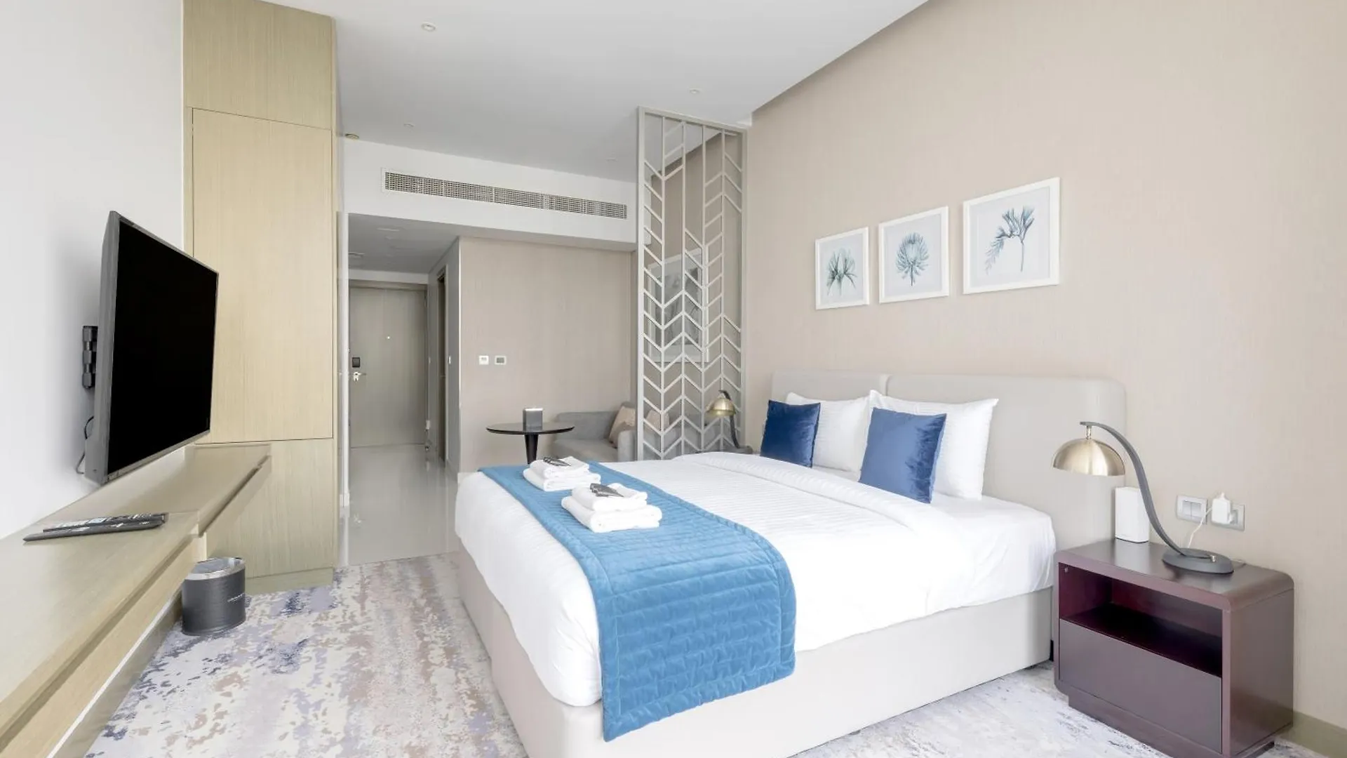 Stunning Canal Viewbusiness Bay High Floorstudio Dubai