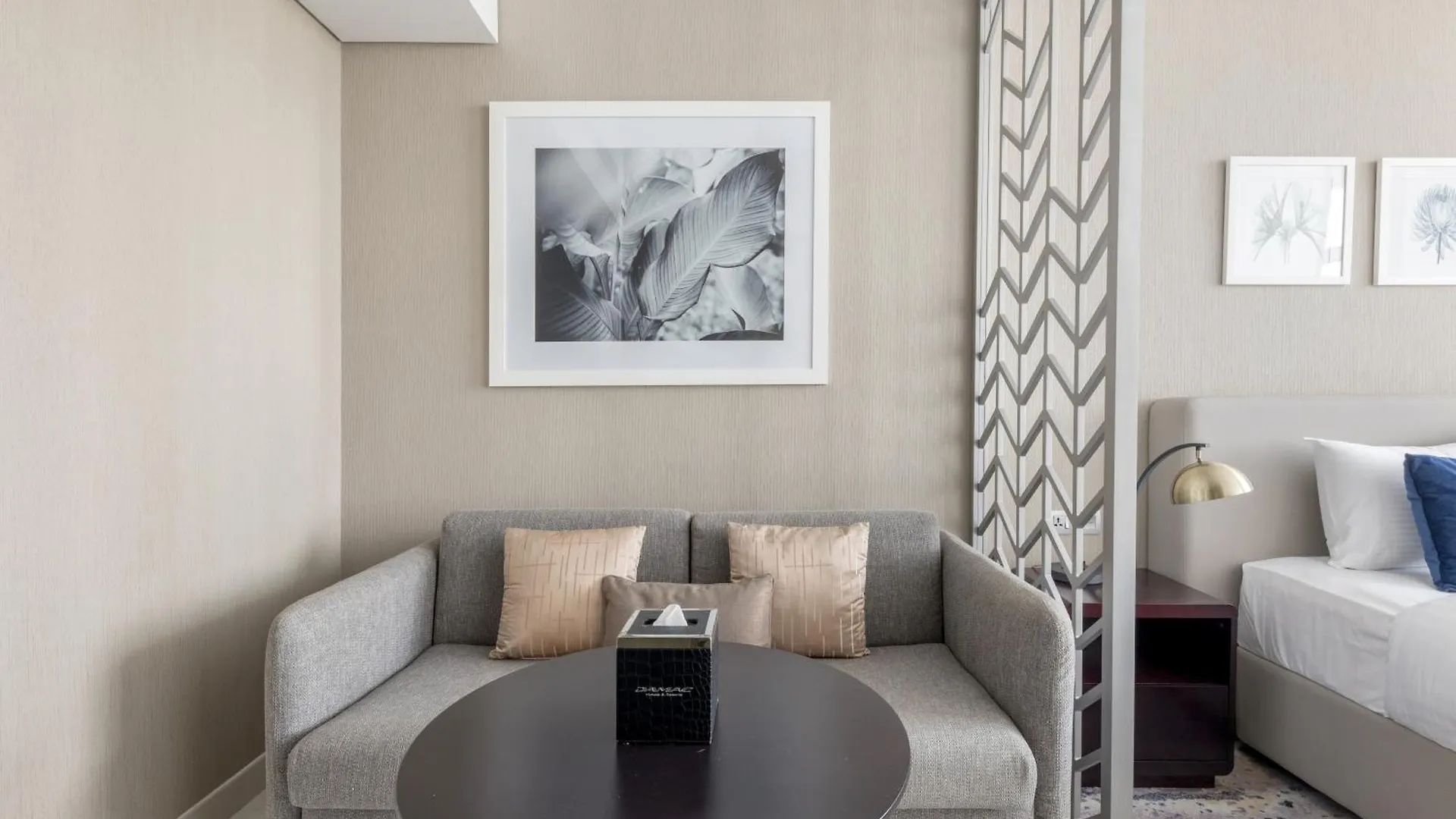 Apartment Stunning Canal Viewbusiness Bay High Floorstudio Dubai United Arab Emirates
