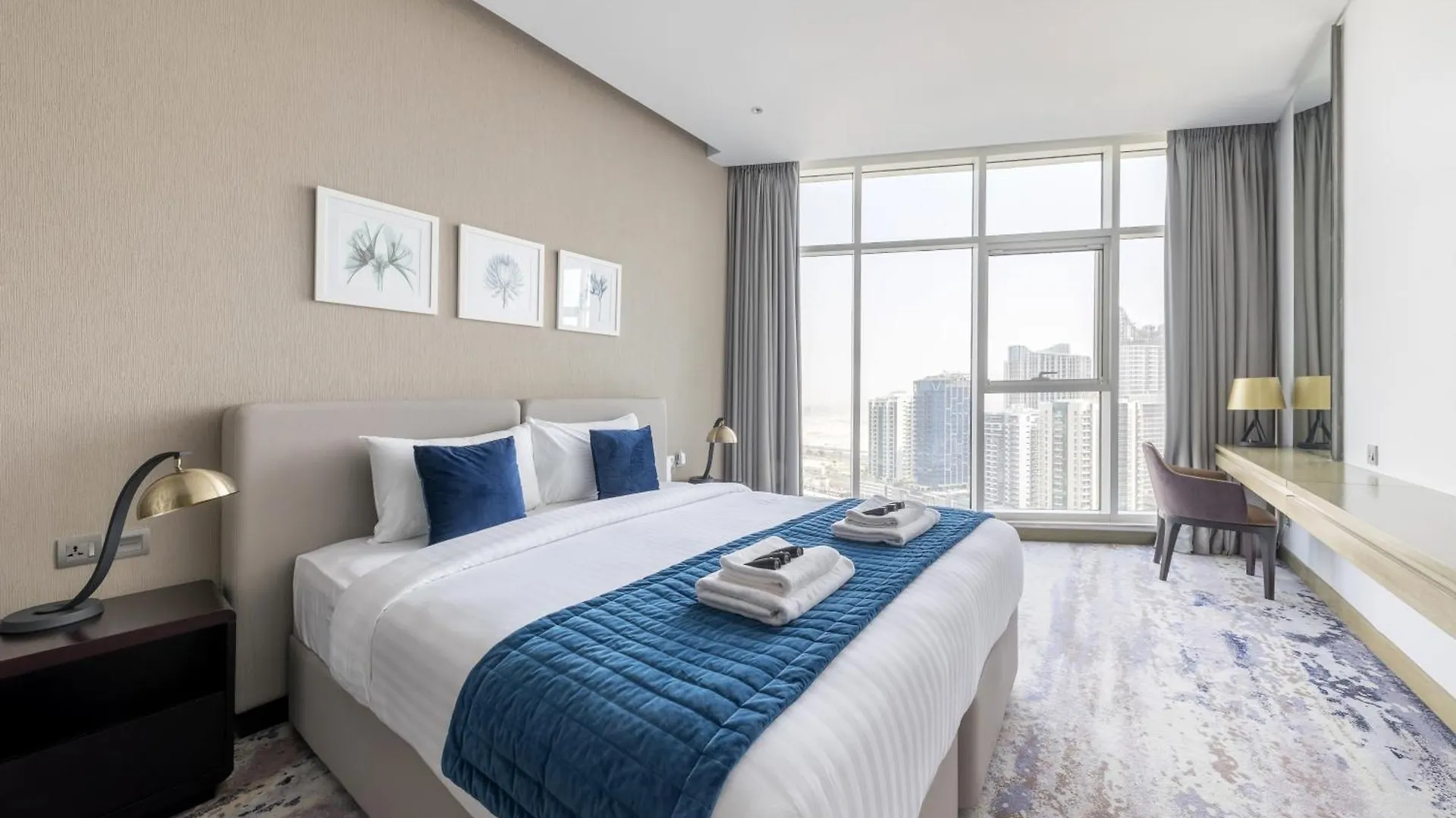 Stunning Canal Viewbusiness Bay High Floorstudio Dubai Apartment