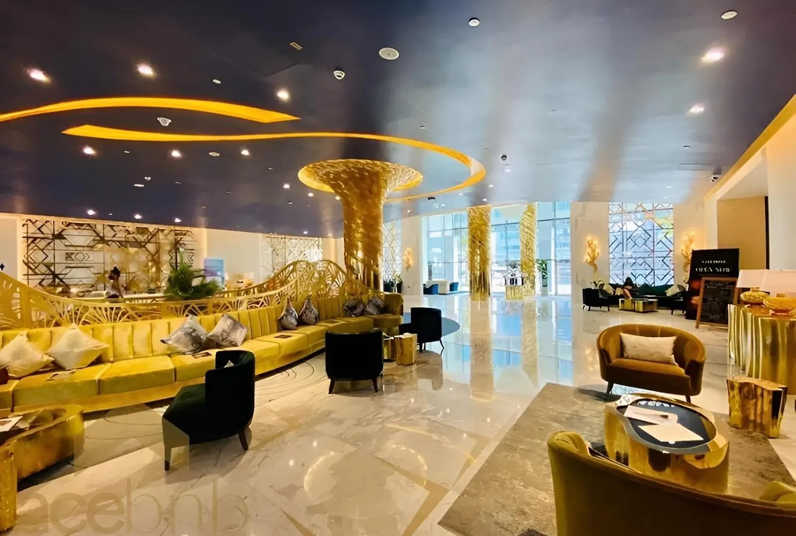 Apartment Stunning Canal Viewbusiness Bay High Floorstudio Dubai